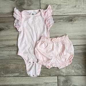Baby Gap Sweet pink eyelet onesie bloomer set 6-12m